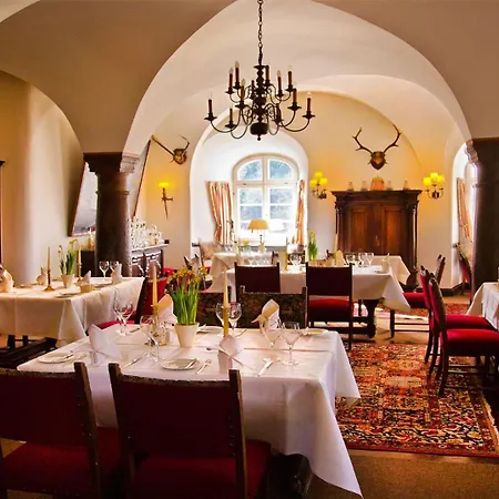 Hotel und Restaurant Burg Schnellenberg-3